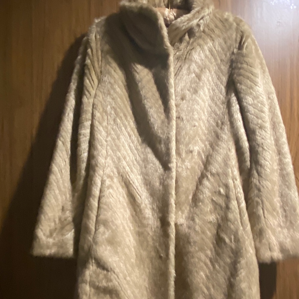 Faux fear shift coat. Vintage style snap hook closure.